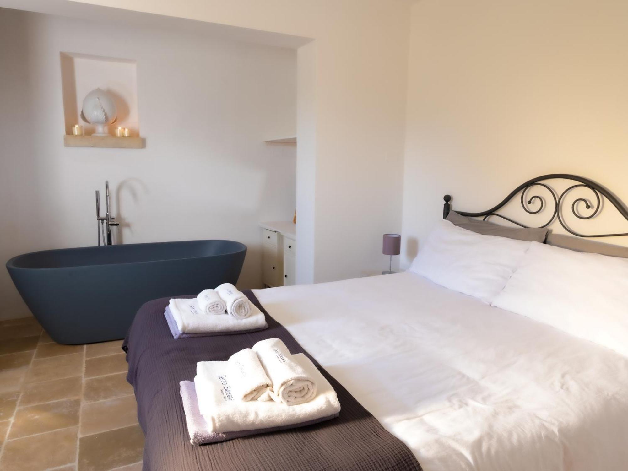 Terra Sessana Ville e Trullo con piscina privata Ostuni Esterno foto